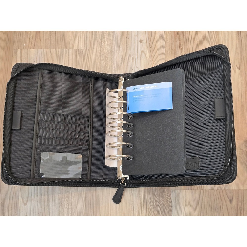 Franklin Covey Friday Nylon Zipper Binder With Handles Classic page 5.5" x 8.5"